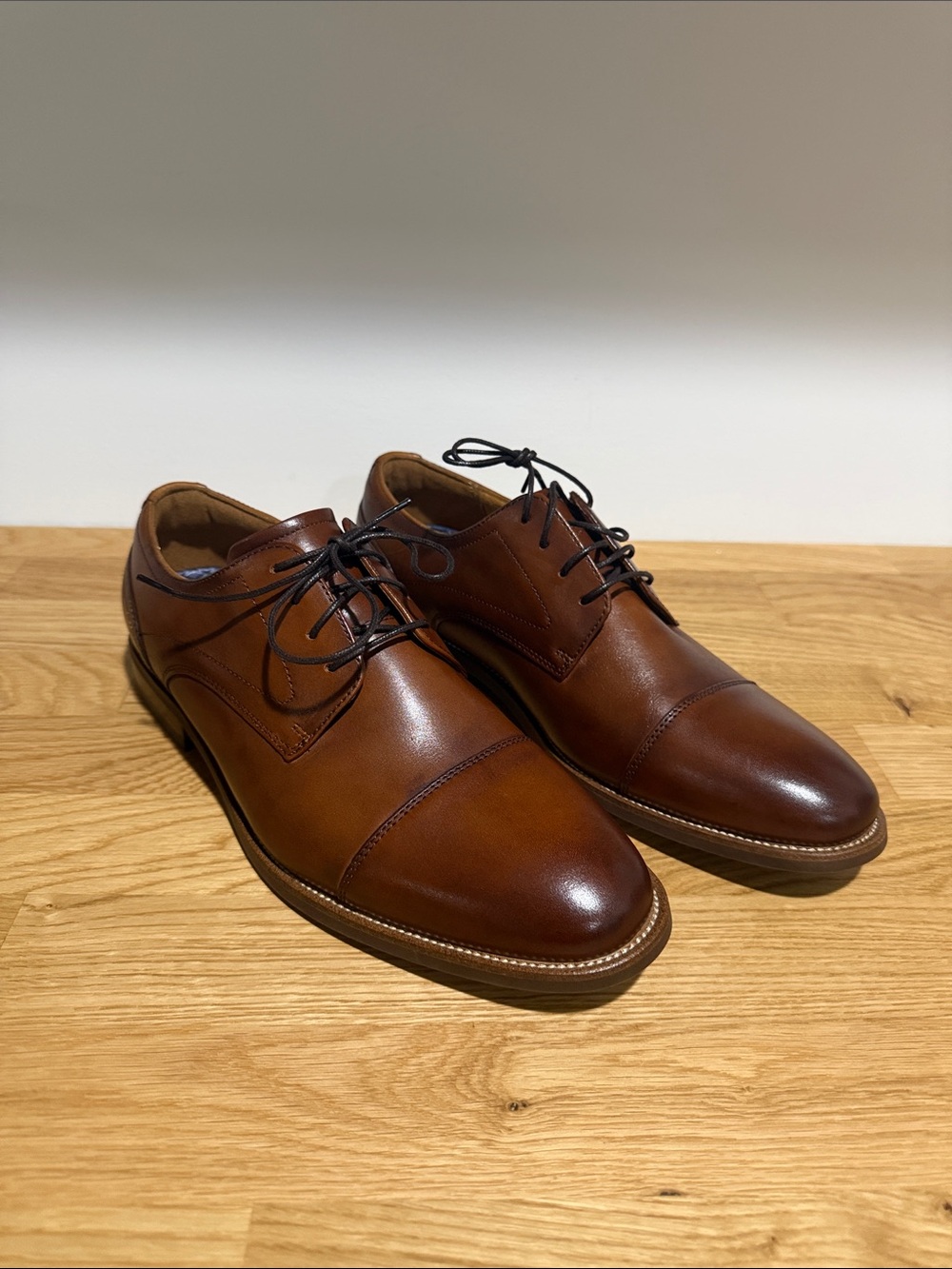 Florsheim brand new size 9 Rocci Cap Men's Cognac Brown Cap-Toe Derby Shoes